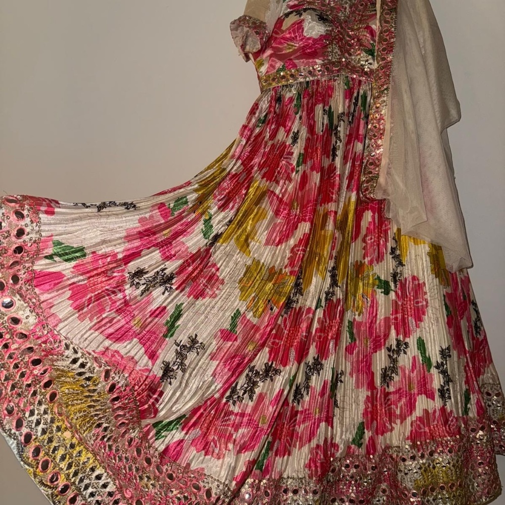 Party dresses - Picture 11 of 17